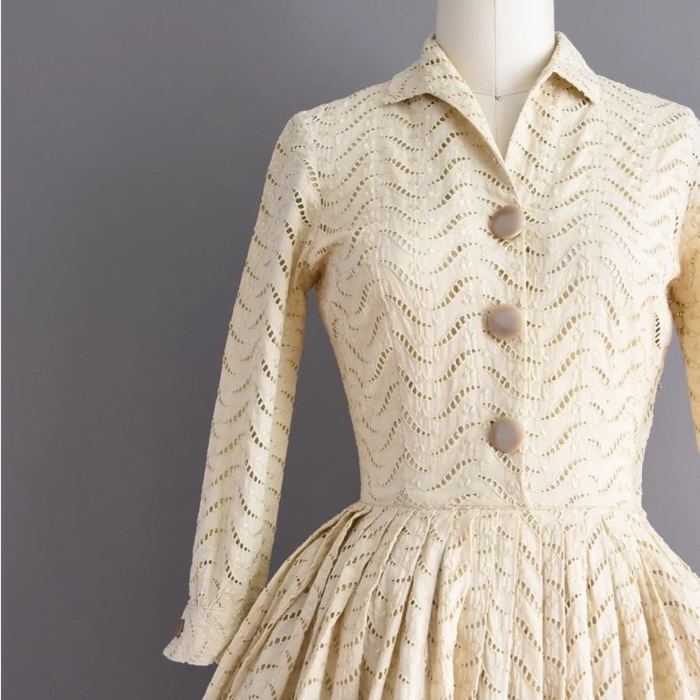 Vintage 1950s Elegant Light Beige Women's Button Up Dress - Picture 4 of 9